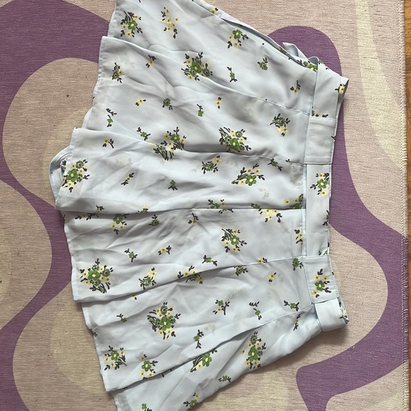 Aritzia Sunday Best Shorts *WORN ONLY ONCE* - Picture 5 of 5